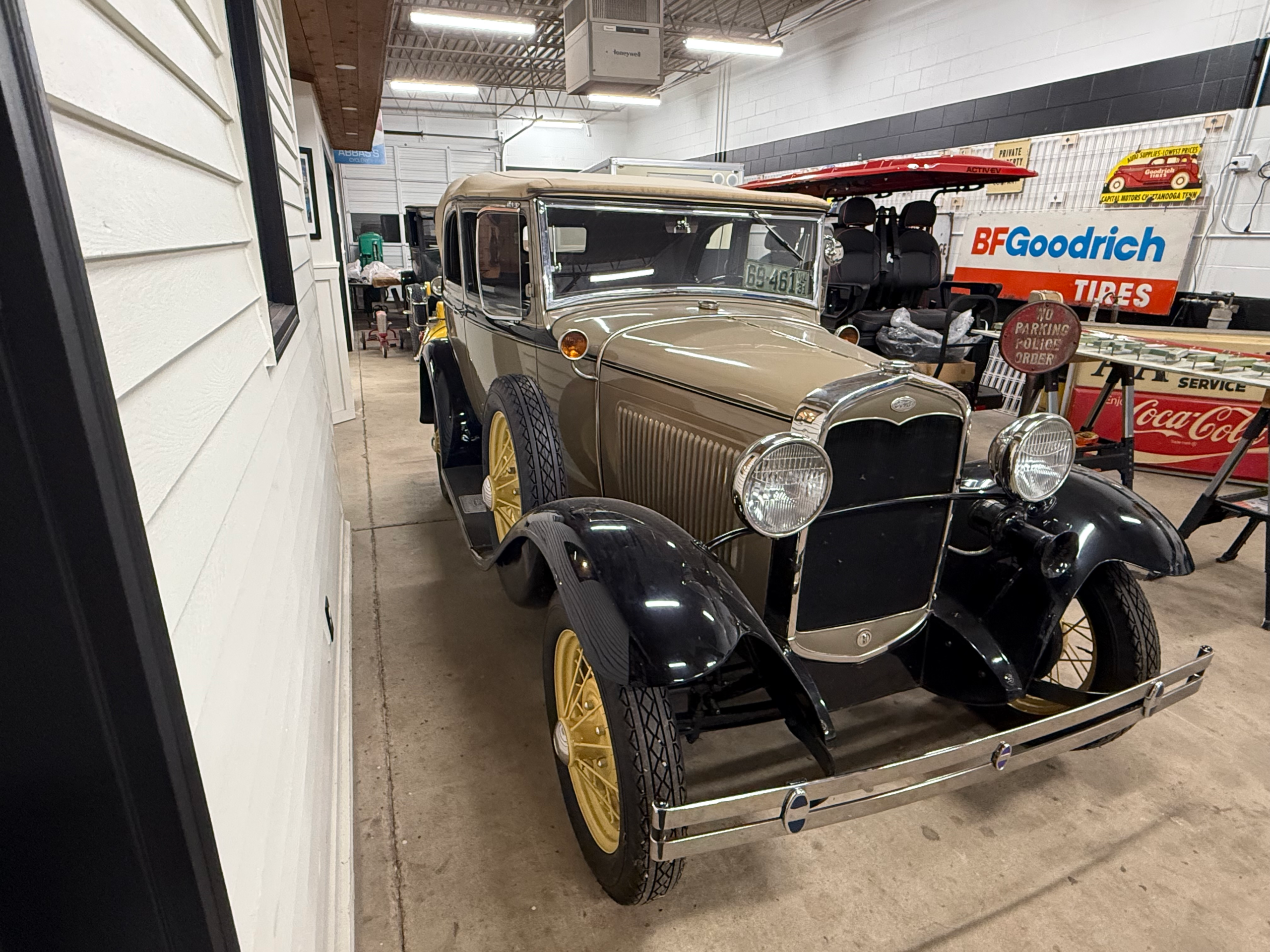 1931 Ford A400 - Image 3