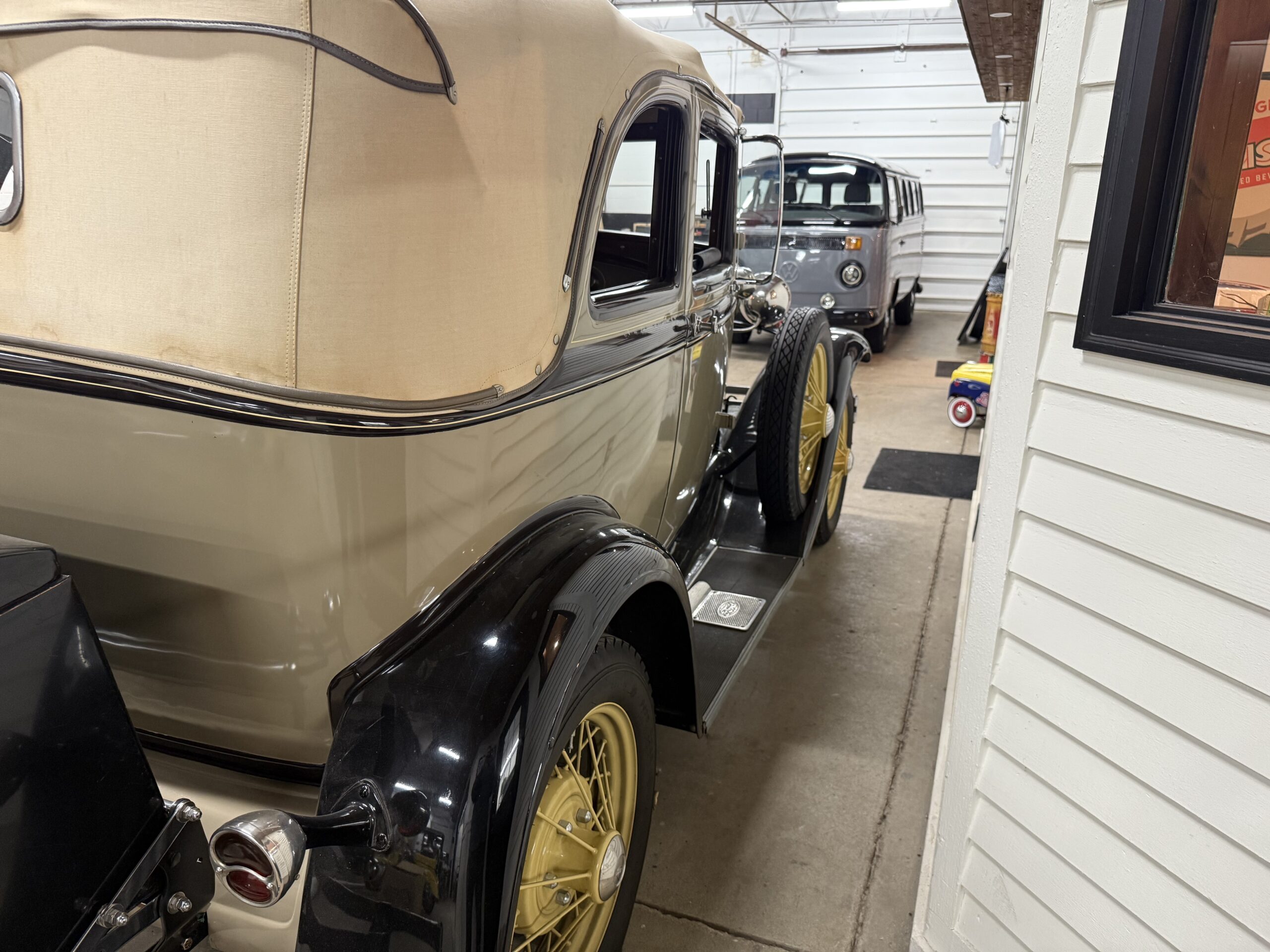 1931 Ford A400 - Image 10