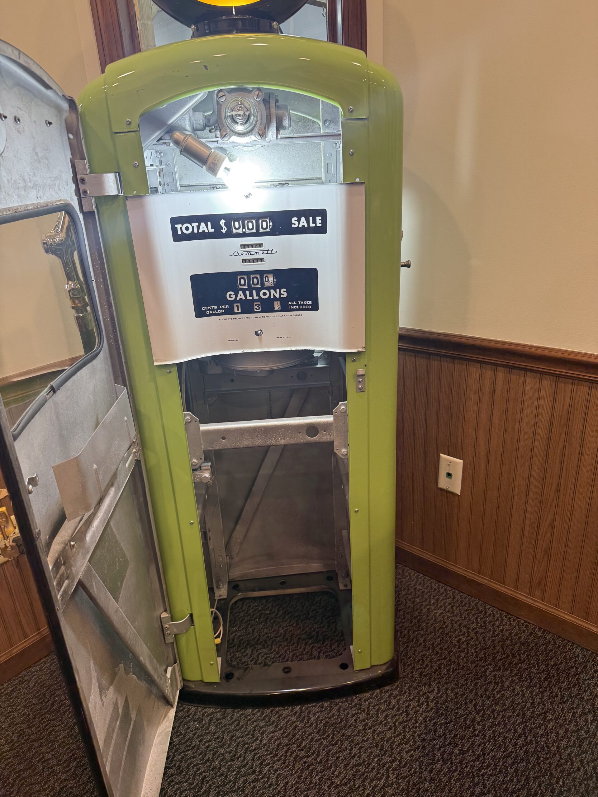 Bennett Polly Gas Pump - Image 9